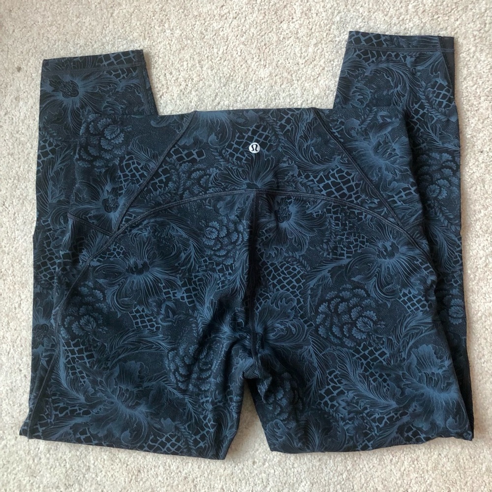 Lululemon Train Times Crop size 12 Nouveau Mach Blue Black